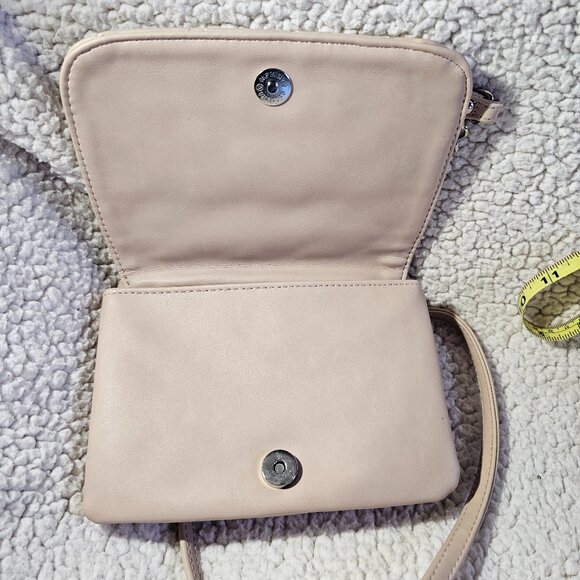 Nine West Quilted Crossbody Purse – Beige, Metal Logo Plate, Zipper Closure - Picture 7 of 8